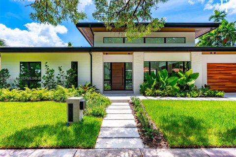 Casa en Coral Gables, Florida 5 dormitorios, 269.42 m2 № 2300386