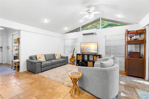 Villa ou maison à vendre à Gulfport, Floride: 3 chambres, 104.79 m2 № 2416981 - photo 3