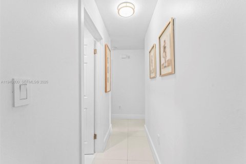 House in Miami, Florida 3 bedrooms, 133.78 sq.m. № 2000343 - photo 17