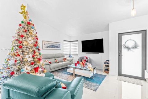 House in Miami, Florida 3 bedrooms, 133.78 sq.m. № 2000343 - photo 7