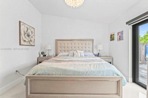 House in Miami, Florida 3 bedrooms, 133.78 sq.m. № 2000343 - photo 23