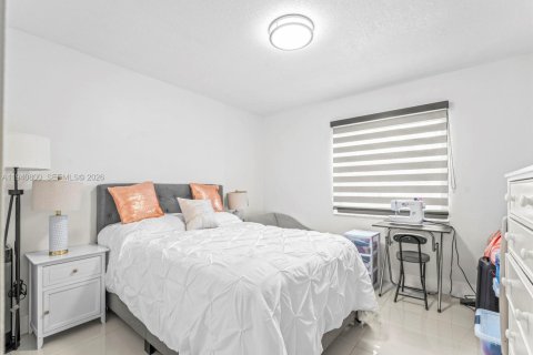 House in Miami, Florida 3 bedrooms, 133.78 sq.m. № 2000343 - photo 28