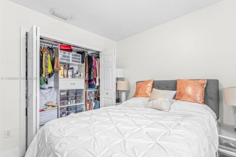 House in Miami, Florida 3 bedrooms, 133.78 sq.m. № 2000343 - photo 29