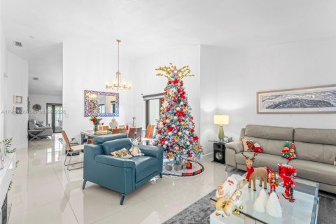 House in Miami, Florida 3 bedrooms, 133.78 sq.m. № 2000343 - photo 5