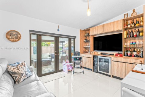 House in Miami, Florida 3 bedrooms, 133.78 sq.m. № 2000343 - photo 13