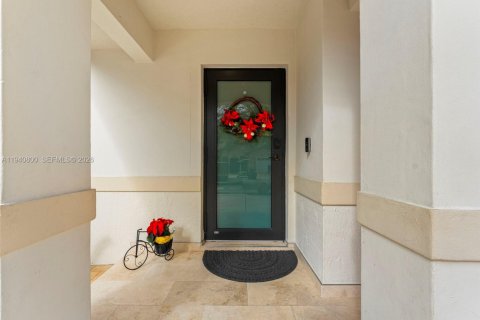 House in Miami, Florida 3 bedrooms, 133.78 sq.m. № 2000343 - photo 4