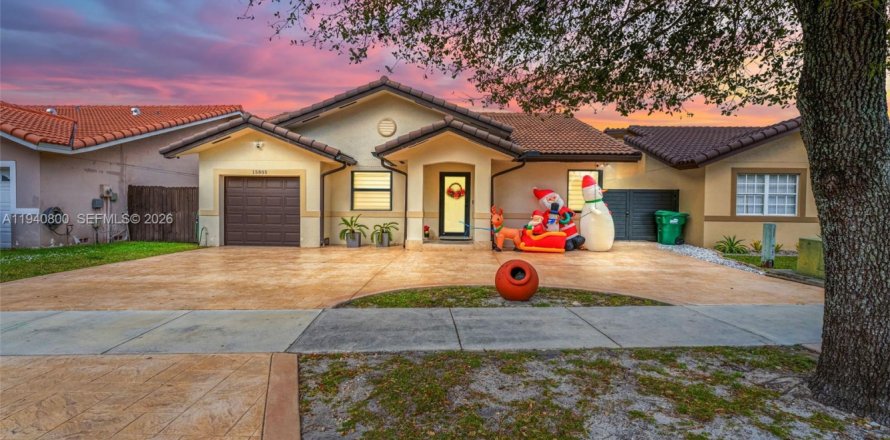 House in Miami, Florida 3 bedrooms, 133.78 sq.m. № 2000343