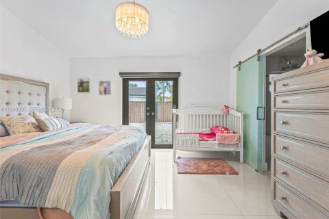 House in Miami, Florida 3 bedrooms, 133.78 sq.m. № 2000343 - photo 19