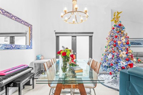 House in Miami, Florida 3 bedrooms, 133.78 sq.m. № 2000343 - photo 8