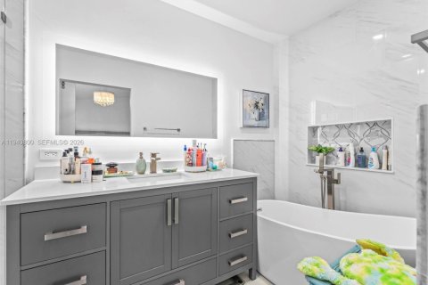 House in Miami, Florida 3 bedrooms, 133.78 sq.m. № 2000343 - photo 22