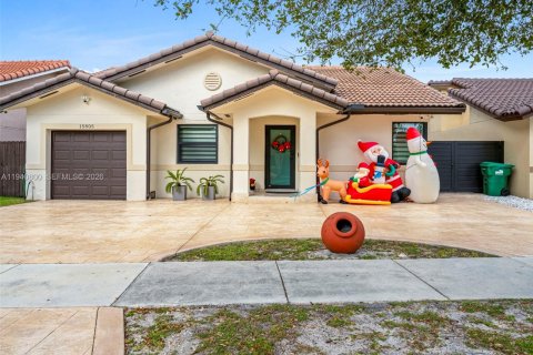 House in Miami, Florida 3 bedrooms, 133.78 sq.m. № 2000343 - photo 3