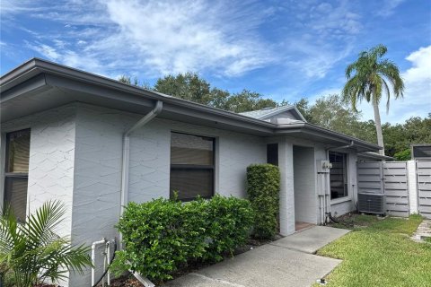 House in Sarasota, Florida 3 bedrooms, 185.8 sq.m. № 1915830 - photo 1