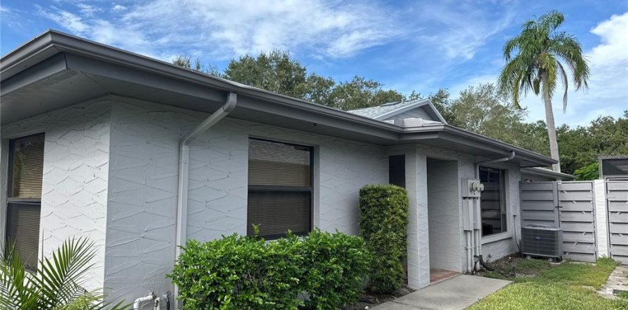 House in Sarasota, Florida 3 bedrooms, 185.8 sq.m. № 1915830