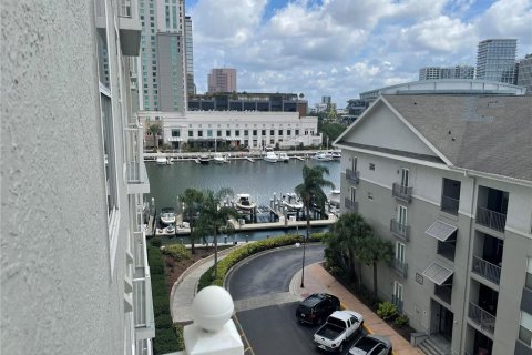 Copropriété à vendre à Tampa, Floride: 2 chambres, 110 m2 № 2124604 - photo 3