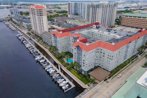 Condo in Tampa, Florida, 2 bedrooms № 2124604 - photo 1