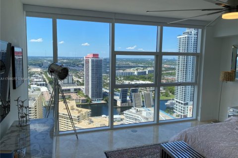 Condominio en venta en Hallandale Beach, Florida, 1 dormitorio, 80.92 m2 № 1859807 - foto 5