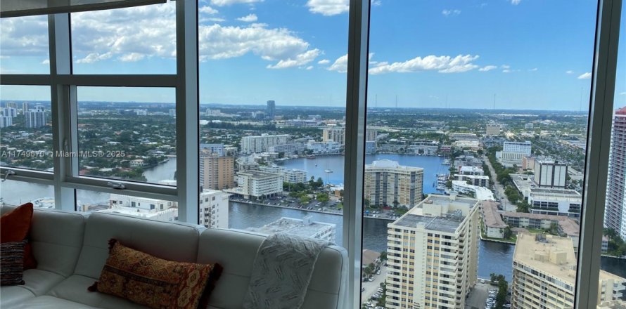 Condominio en Hallandale Beach, Florida, 1 dormitorio № 1859807