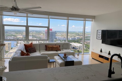 Condominio en venta en Hallandale Beach, Florida, 1 dormitorio, 80.92 m2 № 1859807 - foto 14