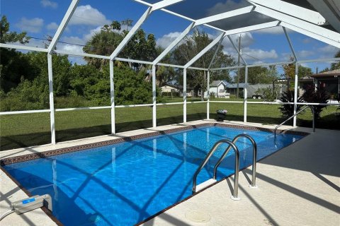 Villa ou maison à louer à Port Charlotte, Floride: 2 chambres, 89.19 m2 № 244658 - photo 19