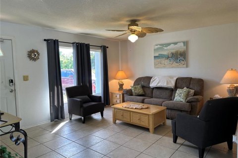 Villa ou maison à louer à Port Charlotte, Floride: 2 chambres, 89.19 m2 № 244658 - photo 3