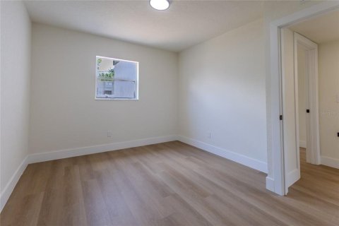 House in Tampa, Florida 5 bedrooms, 186.55 sq.m. № 2379115 - photo 8
