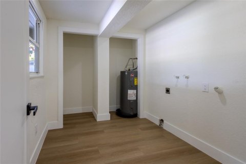 House in Tampa, Florida 5 bedrooms, 186.55 sq.m. № 2379115 - photo 16
