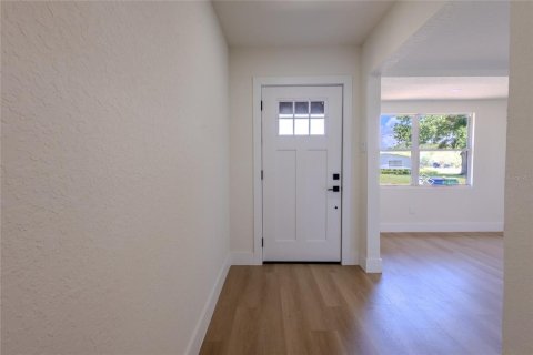 House in Tampa, Florida 5 bedrooms, 186.55 sq.m. № 2379115 - photo 24