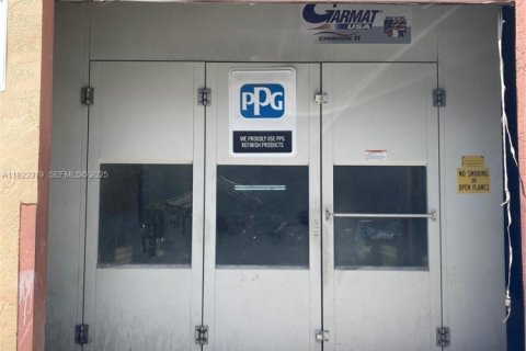 Immobilier commercial à vendre à Miami, Floride № 1982051 - photo 11