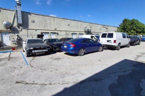 Immobilier commercial à vendre à Miami, Floride № 1982051 - photo 4