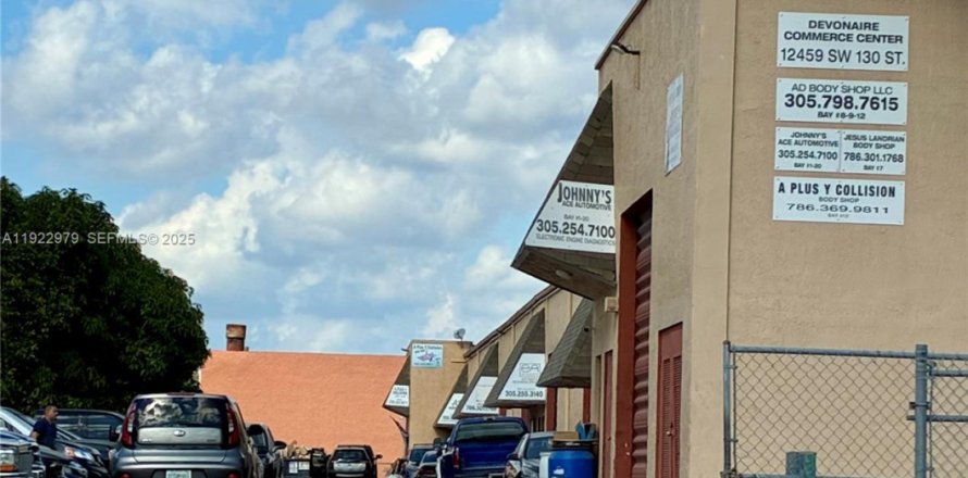 Immobilier commercial à Miami, Floride № 1982051