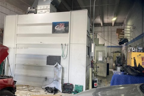 Immobilier commercial à vendre à Miami, Floride № 1982051 - photo 12