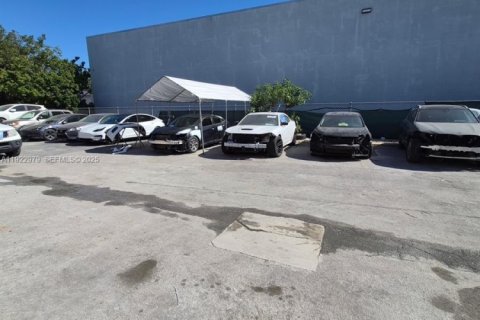 Immobilier commercial à vendre à Miami, Floride № 1982051 - photo 9