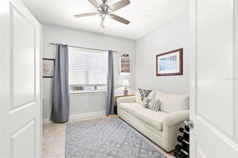 Townhouse in Saint Petersburg, Florida 4 bedrooms, 178.37 sq.m. № 2097057 - photo 23