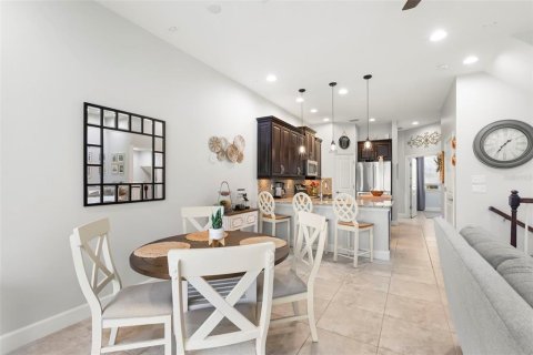 Townhouse in Saint Petersburg, Florida 4 bedrooms, 178.37 sq.m. № 2097057 - photo 16