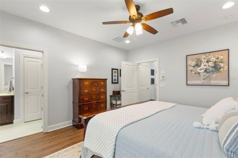 Townhouse in Saint Petersburg, Florida 4 bedrooms, 178.37 sq.m. № 2097057 - photo 30