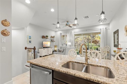 Townhouse in Saint Petersburg, Florida 4 bedrooms, 178.37 sq.m. № 2097057 - photo 19
