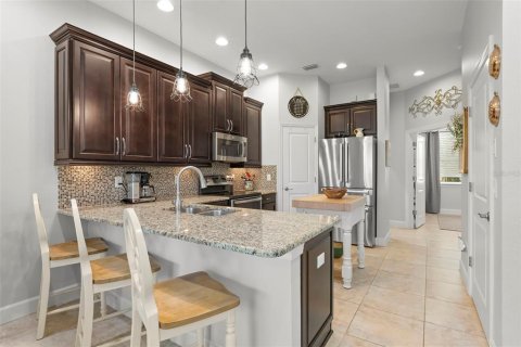 Townhouse in Saint Petersburg, Florida 4 bedrooms, 178.37 sq.m. № 2097057 - photo 17