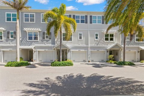 Townhouse in Saint Petersburg, Florida 4 bedrooms, 178.37 sq.m. № 2097057