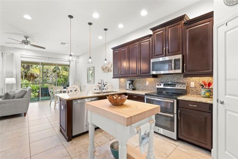 Townhouse in Saint Petersburg, Florida 4 bedrooms, 178.37 sq.m. № 2097057 - photo 20