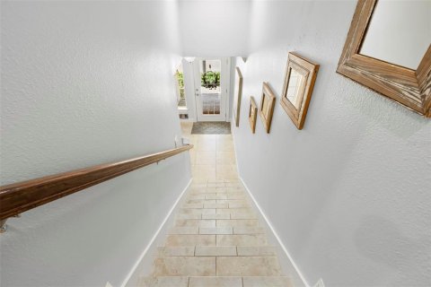 Townhouse in Saint Petersburg, Florida 4 bedrooms, 178.37 sq.m. № 2097057 - photo 7