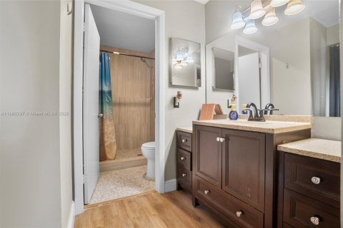 Condo in Tamarac, Florida, 2 bedrooms  № 1887660 - photo 20
