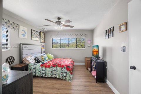 Condo in Tamarac, Florida, 2 bedrooms  № 1887660 - photo 19