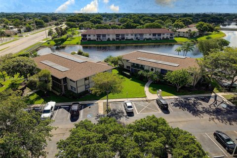 Condo in Tamarac, Florida, 2 bedrooms  № 1887660 - photo 25