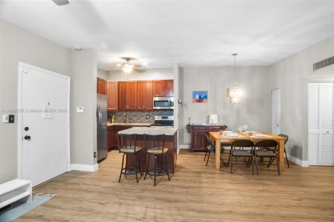 Condo in Tamarac, Florida, 2 bedrooms  № 1887660 - photo 10