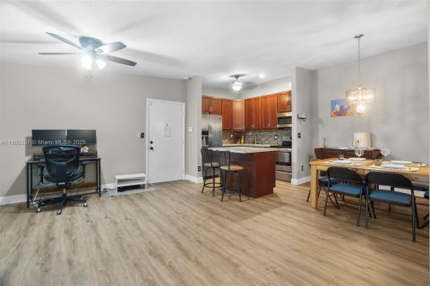 Condo in Tamarac, Florida, 2 bedrooms  № 1887660 - photo 9