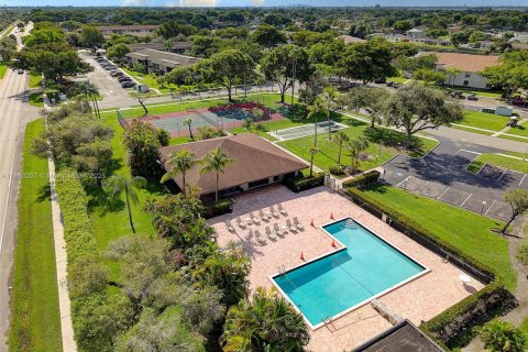 Condo in Tamarac, Florida, 2 bedrooms  № 1887660 - photo 27