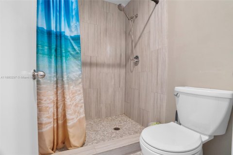 Condo in Tamarac, Florida, 2 bedrooms  № 1887660 - photo 21