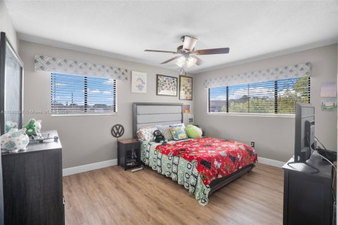 Condo in Tamarac, Florida, 2 bedrooms  № 1887660 - photo 18