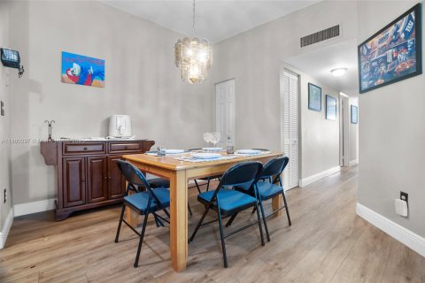 Condo in Tamarac, Florida, 2 bedrooms  № 1887660 - photo 13