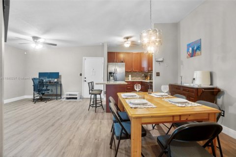 Condo in Tamarac, Florida, 2 bedrooms  № 1887660 - photo 5